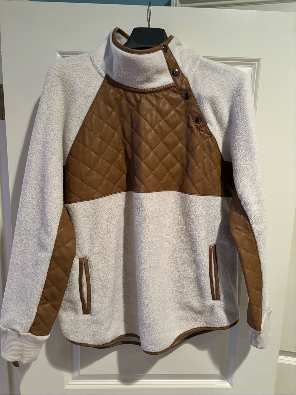 Abercrombie & Fitch Women’s L Cream Fleece Faux Leather Quilted Pullover